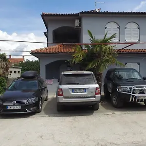 https://apartments-miki-fazana.in-istria.net