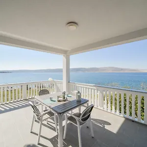  Apartman Martom