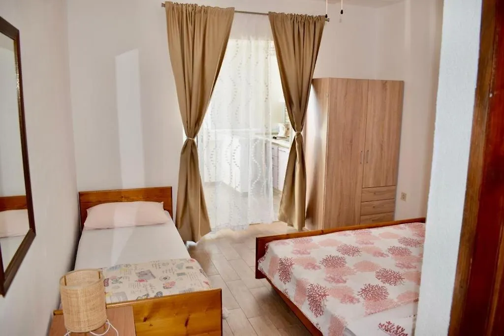 Apartments Petar Maksan 0*, Pakostane