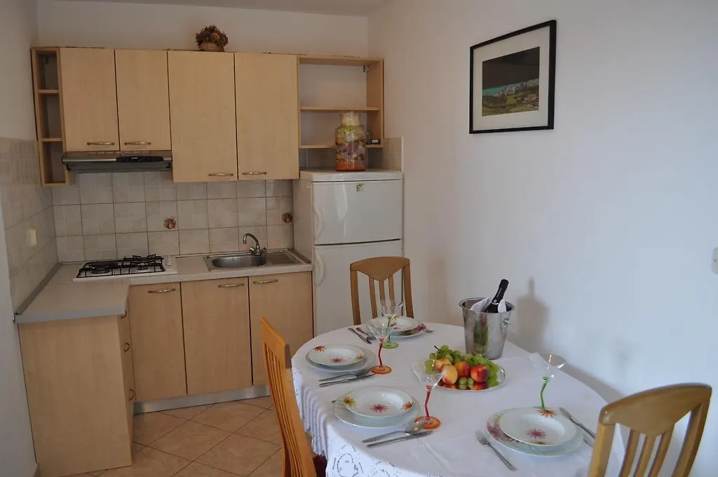 Apartments Petar Maksan Pakoštane