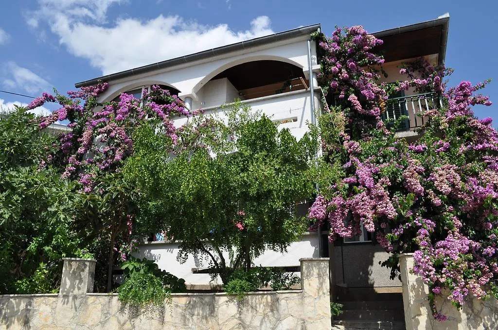 Apartments Petar Maksan  Pakostane