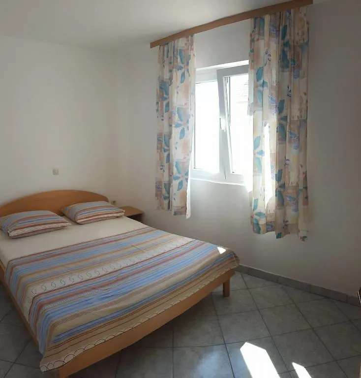 Apartments Petar Maksan